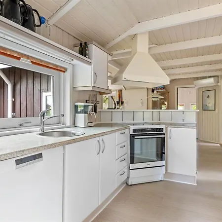 Hennrik - 240m From The Sea By Interhome *