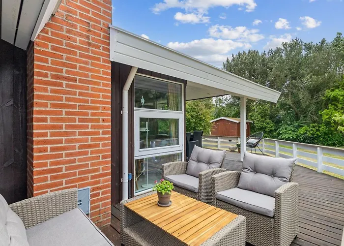 Hennrik - 240m From The Sea By Interhome