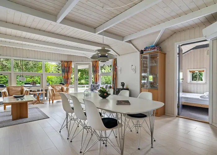 Hennrik - 240m From The Sea By Interhome