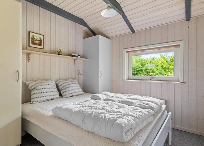 Holiday home Hennrik - 240m From The Sea By Interhome