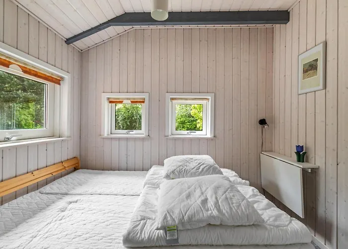 Holiday home Hennrik - 240m From The Sea By Interhome