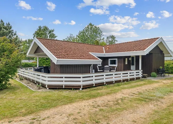 Hennrik - 240m From The Sea By Interhome